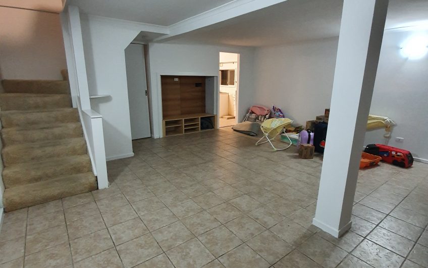 Family Home With So Much To Offer Including A Swimming Pool!