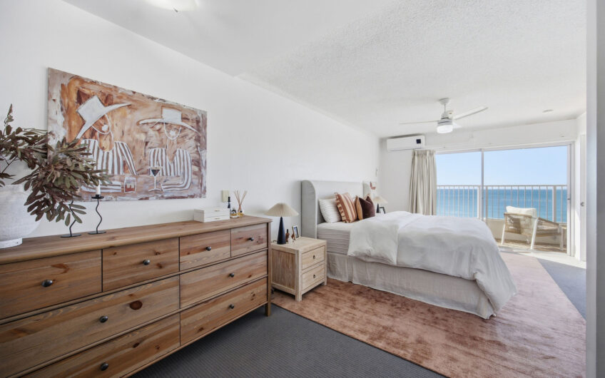 Beach Front 2-Bedroom Apartment – Ocean Views – Surfers Paradise