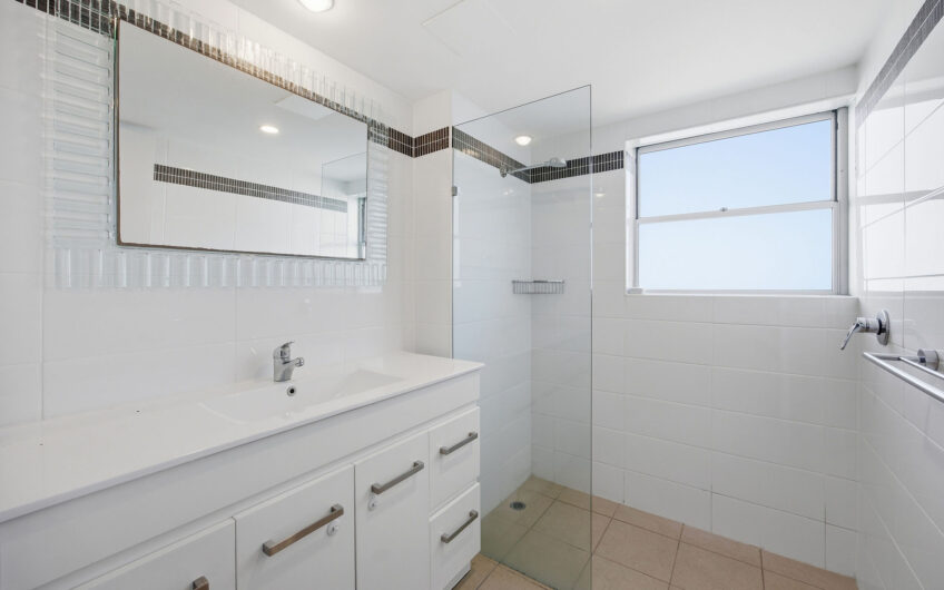 Beach Front 2-Bedroom Apartment – Ocean Views – Surfers Paradise