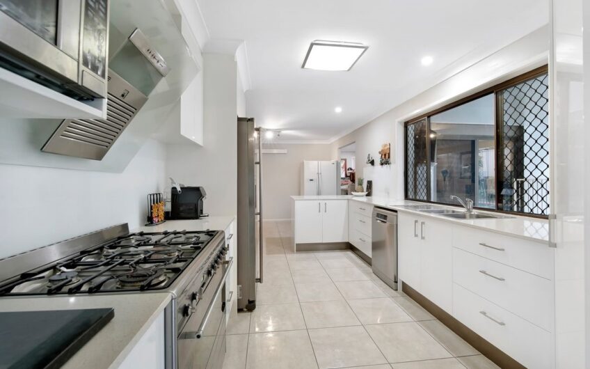 Family Paradise with Pool, Space for the Boat & Endless Room to Relax