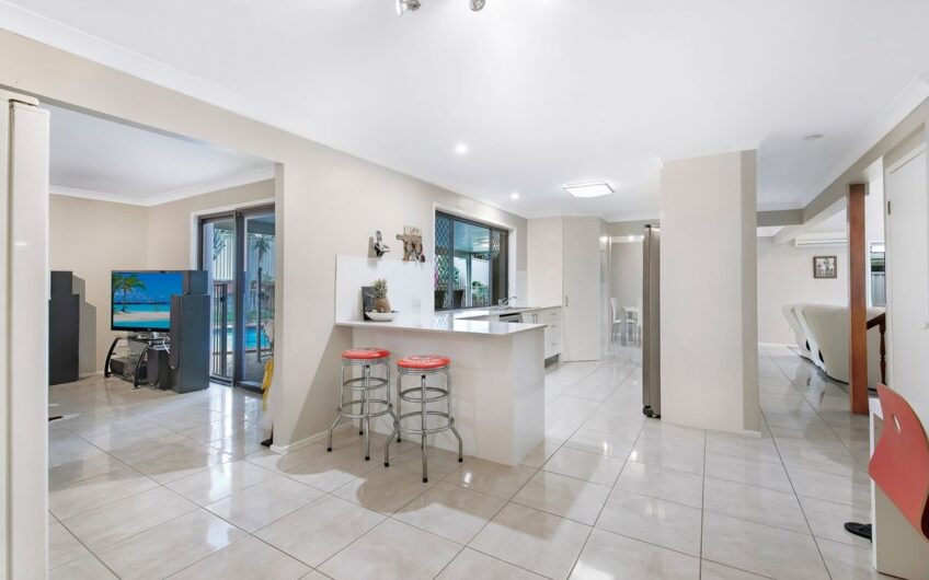 Family Paradise with Pool, Space for the Boat & Endless Room to Relax