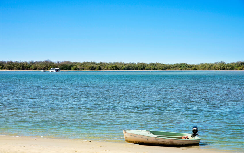 BROADWATER LIFESTYLE + A SMART INVESTMENT — GROUND FLOOR & READY TO GO!