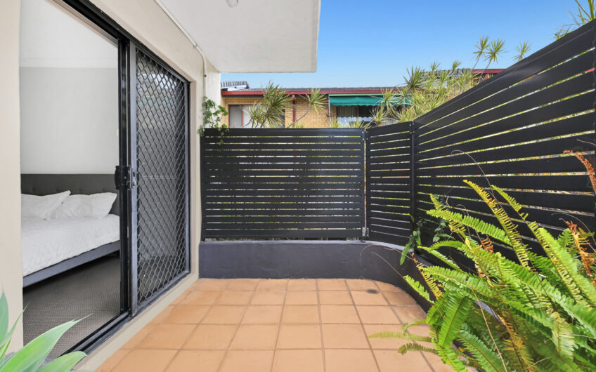 BROADWATER LIFESTYLE + A SMART INVESTMENT — GROUND FLOOR & READY TO GO!