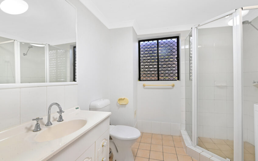 BROADWATER LIFESTYLE + A SMART INVESTMENT — GROUND FLOOR & READY TO GO!
