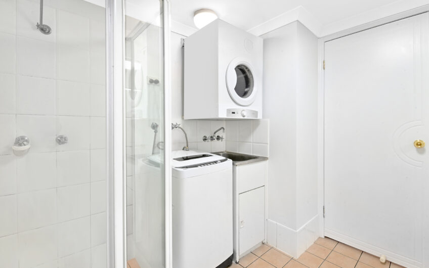 BROADWATER LIFESTYLE + A SMART INVESTMENT — GROUND FLOOR & READY TO GO!