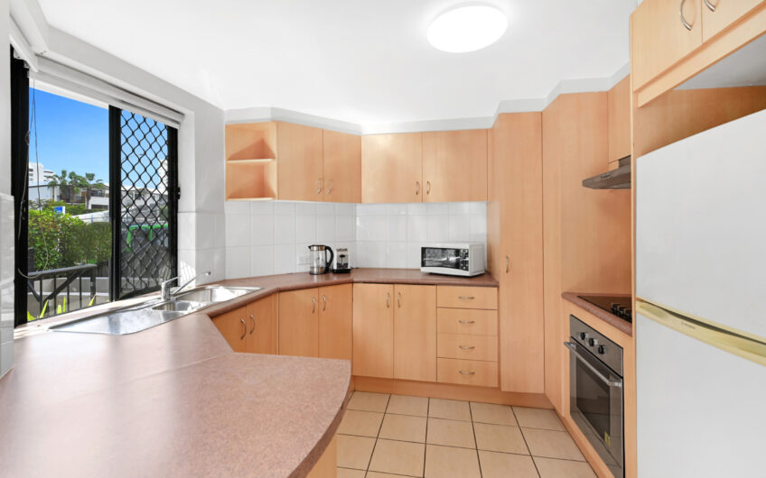 BROADWATER LIFESTYLE + A SMART INVESTMENT — GROUND FLOOR & READY TO GO!