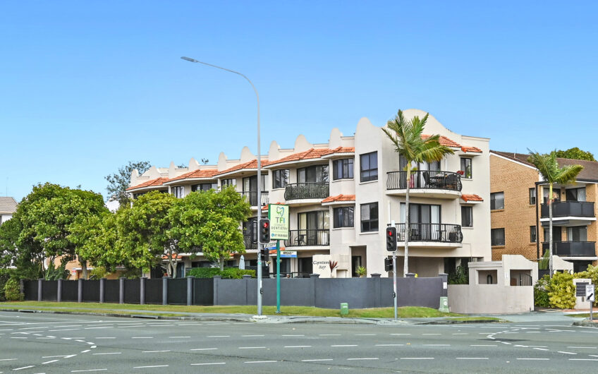 BROADWATER LIFESTYLE + A SMART INVESTMENT — GROUND FLOOR & READY TO GO!